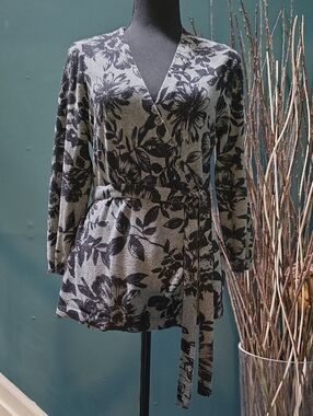 Banana Republic Black&Gray Knit Wrap Sweater